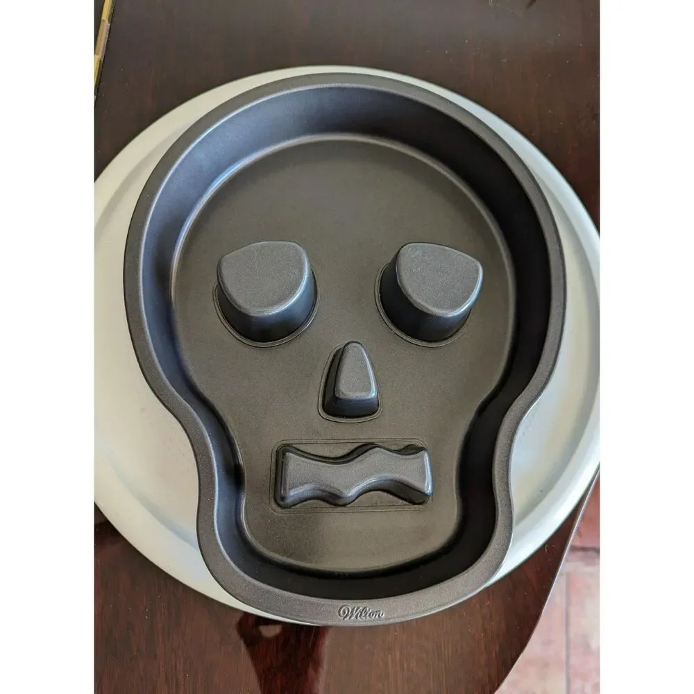 Wilton sugar skull non-stick cake mold/pan